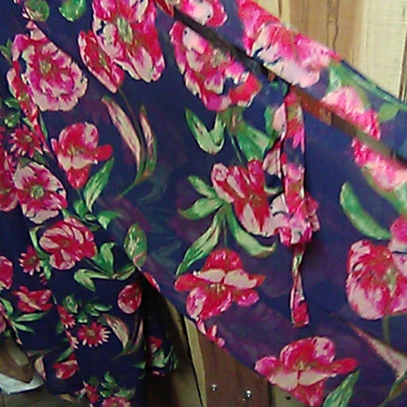 Blouse - Picture 2 of 3